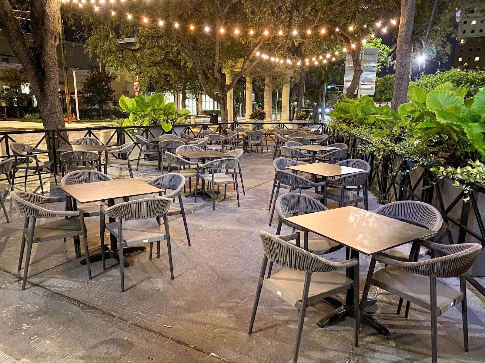 Fly Bar & Restaurant - Restaurant