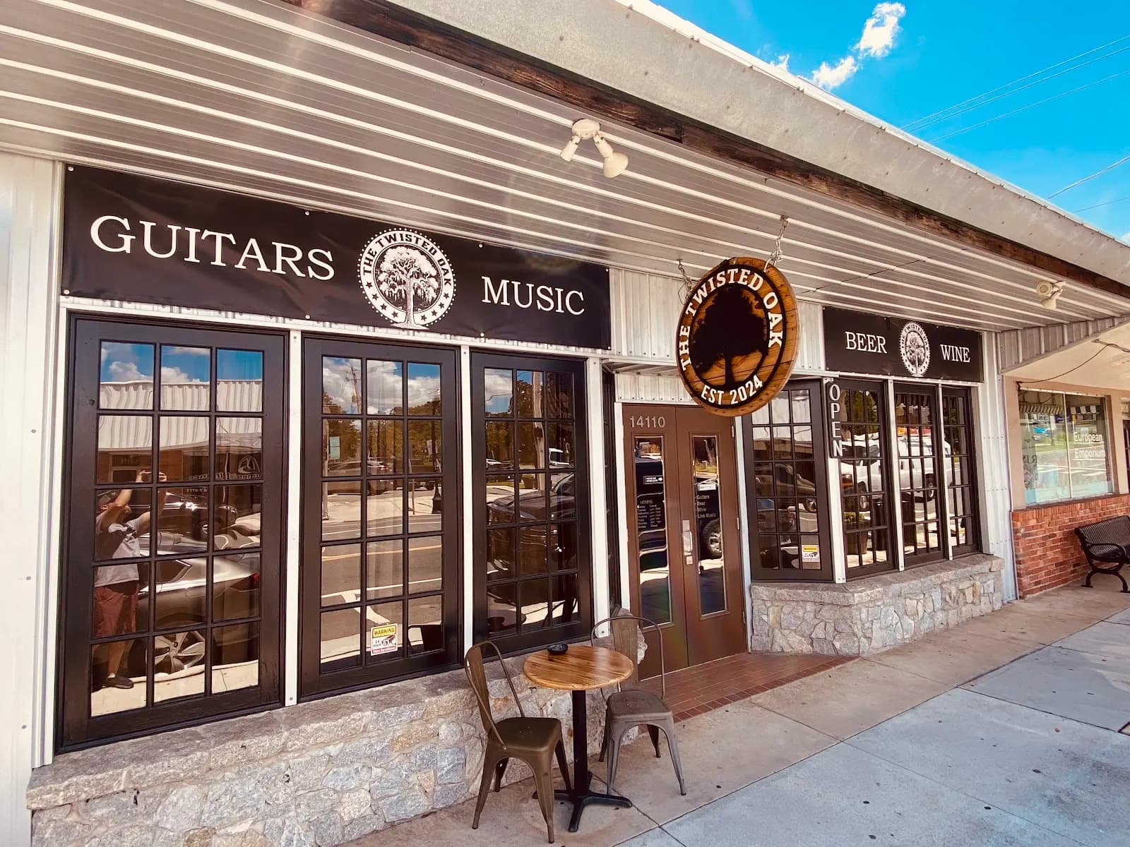 The Twisted Oak - Venue
