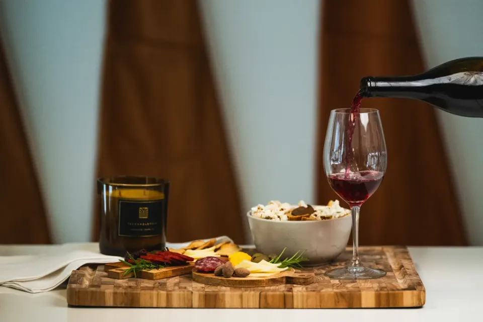 An Evening of Scent, Wine, & Flavor in Tampa