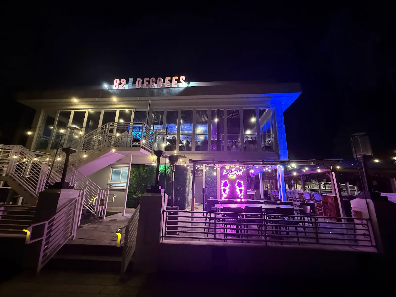 82 Degrees Restaurant + Bar - Restaurant