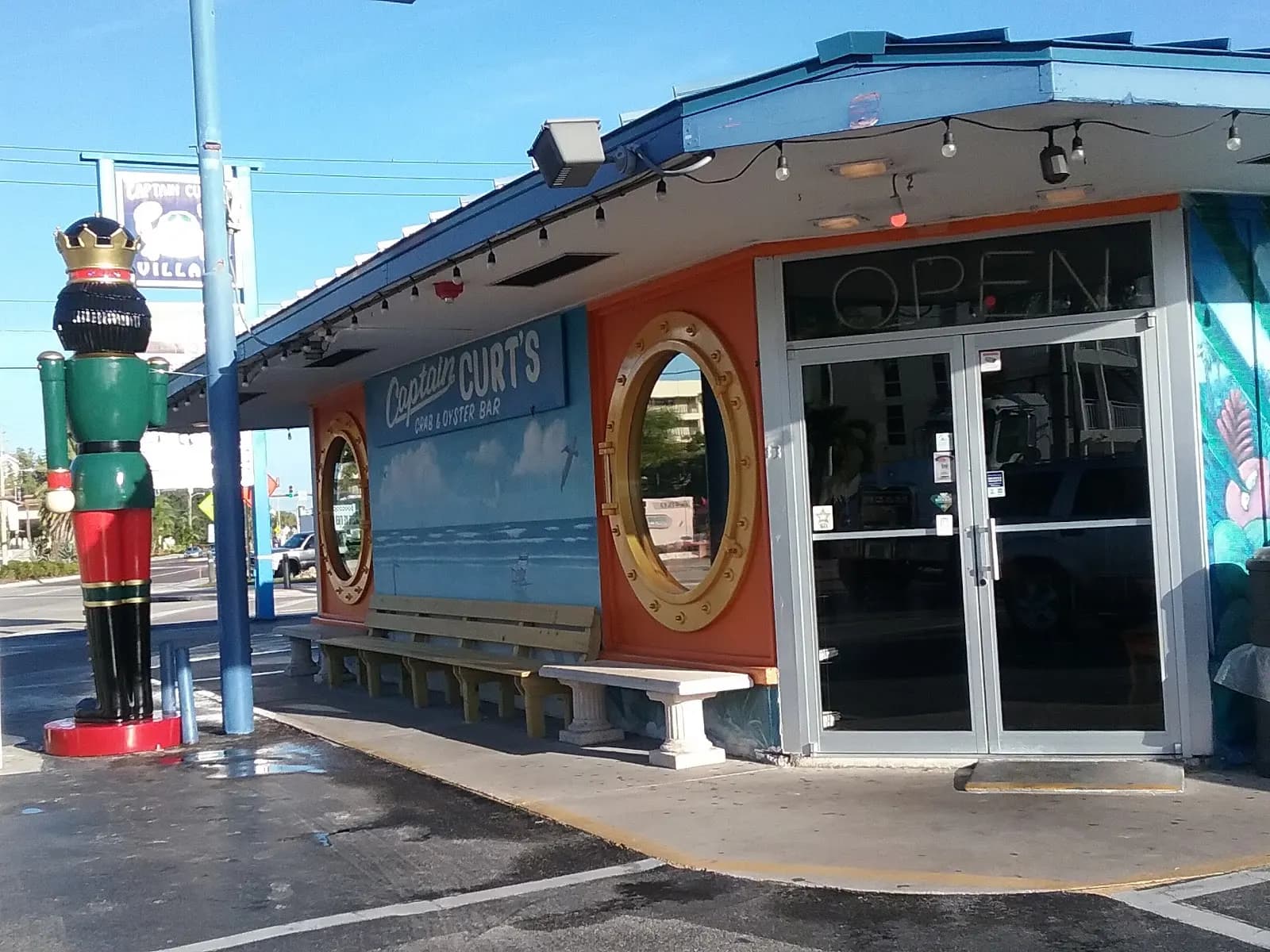 Captain Curt's Crab & Oyster Bar - Restaurant