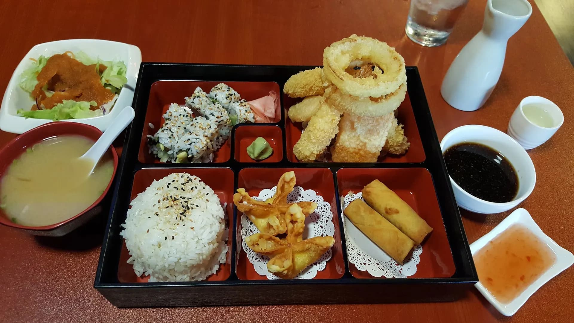 Charlie’s Sushi & Japanese Restaurant - Restaurant