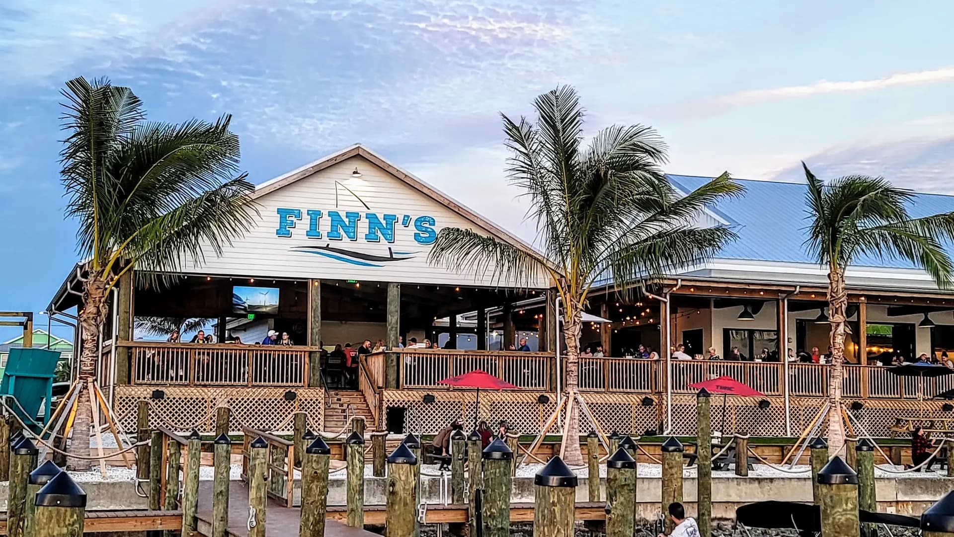 Finn's Dockside Bar & Grill - Restaurant