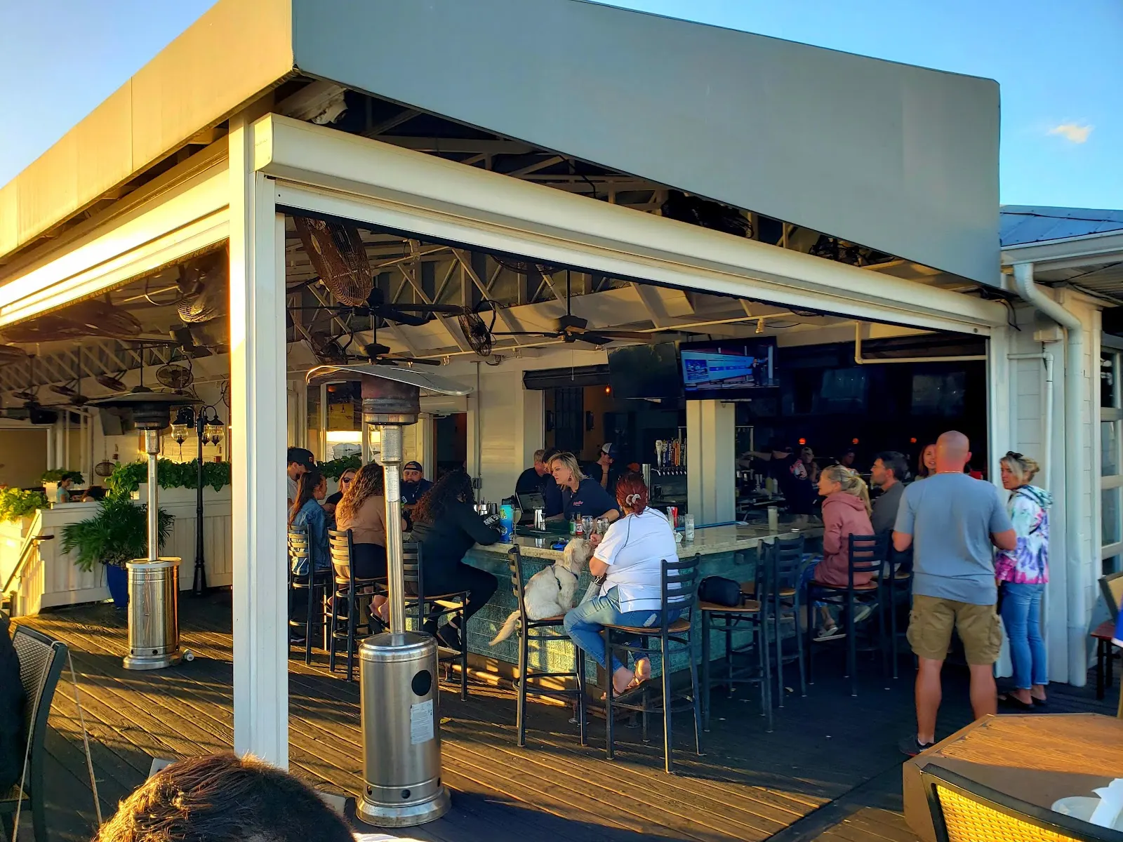 Hula Bay Club - Restaurant