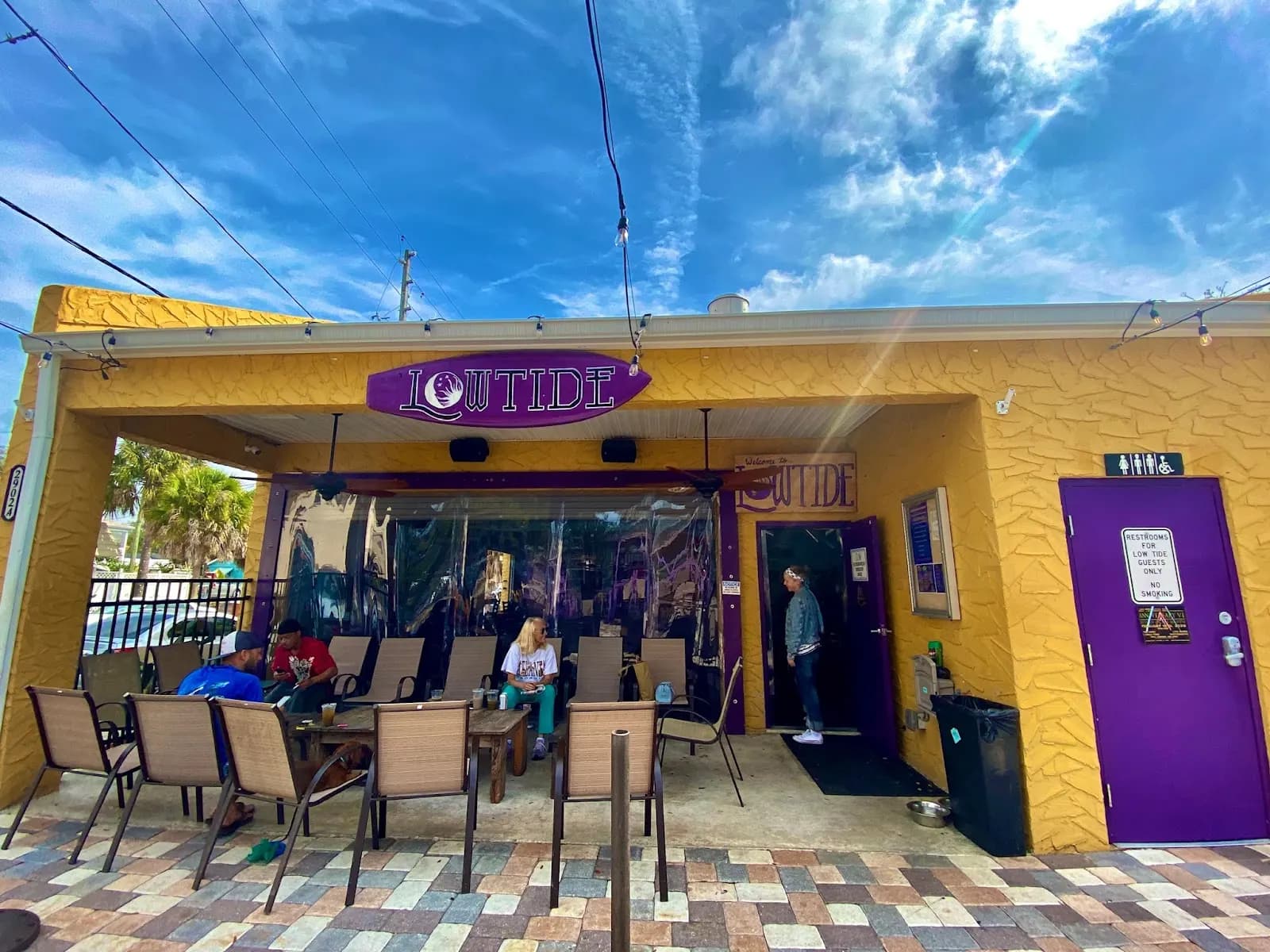 Low Tide Kava Bar - Bar