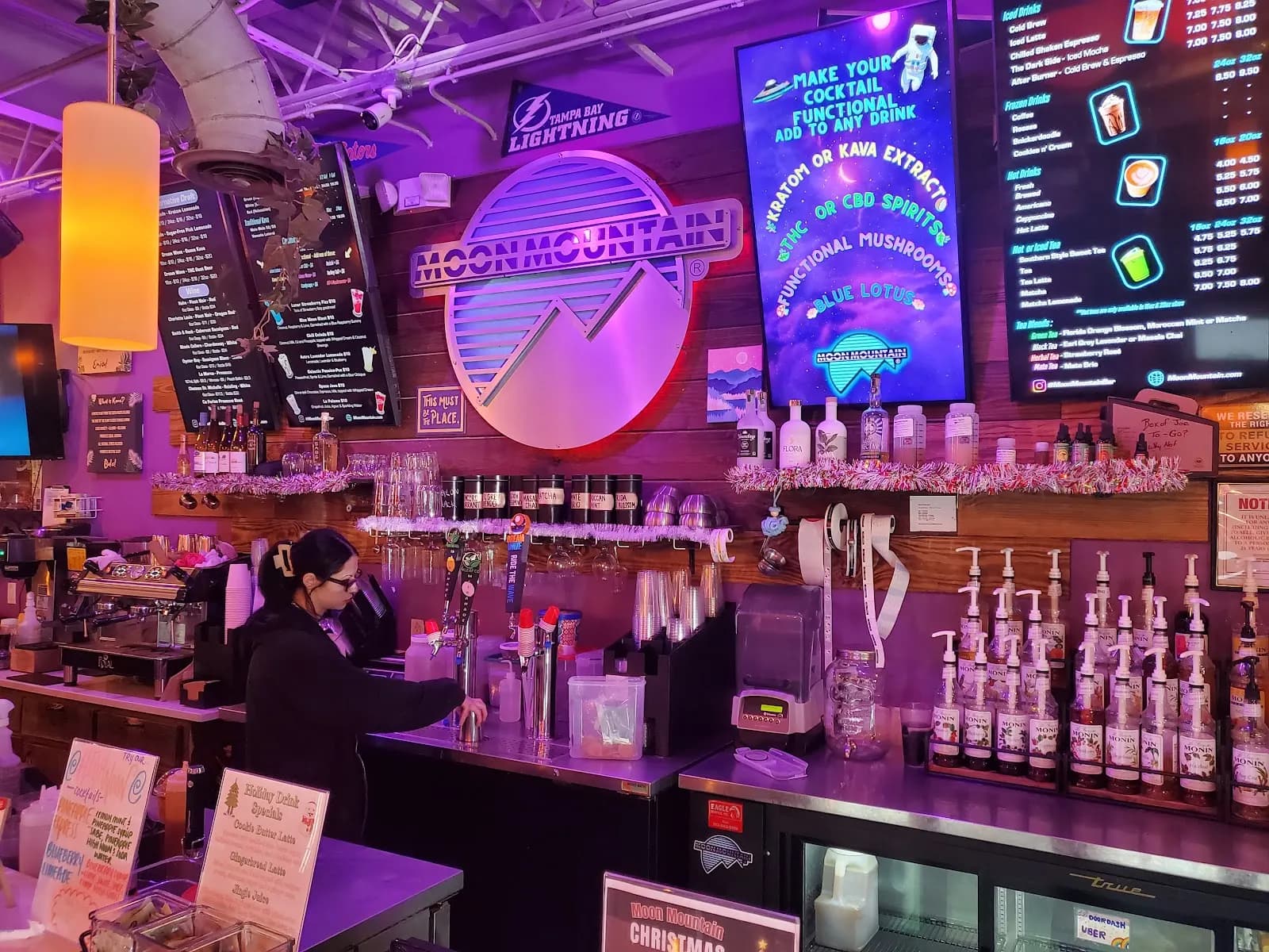 Moon Mountain - Bar