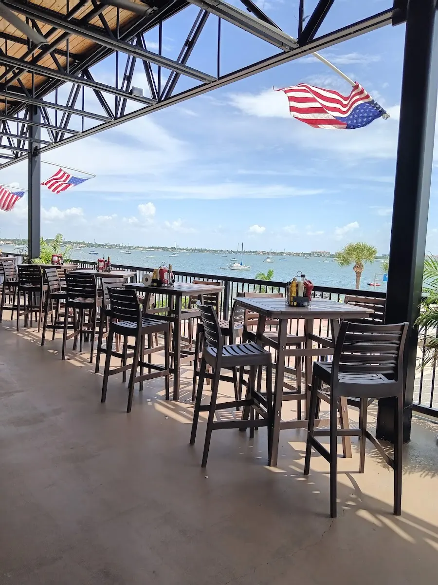 O'Maddy's Bar and Grille - Restaurant