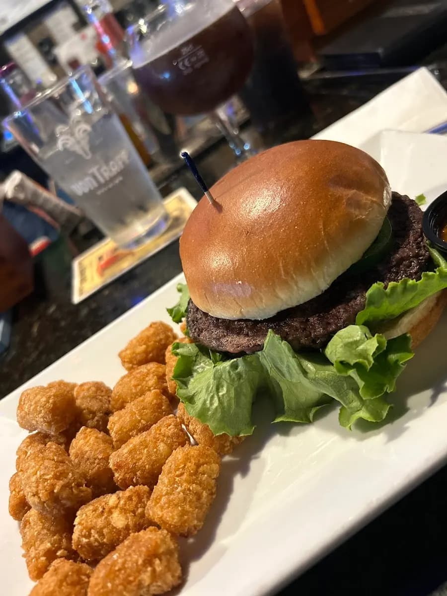Outpost 611 Eatery & Taphouse - Bar