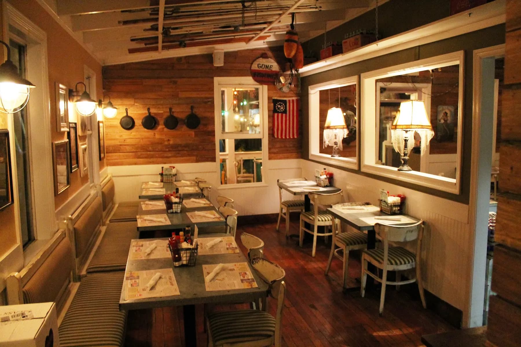 Owen’s Fish Camp (Burns Court / Downtown) - Venue