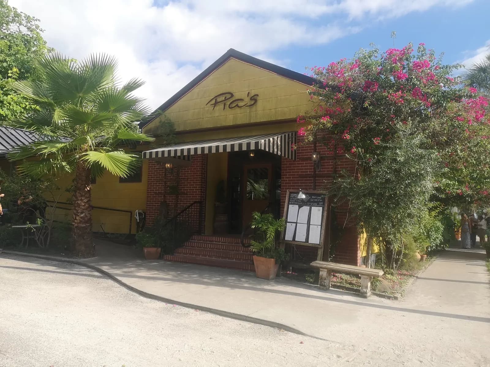 Pia's Trattoria - Restaurant