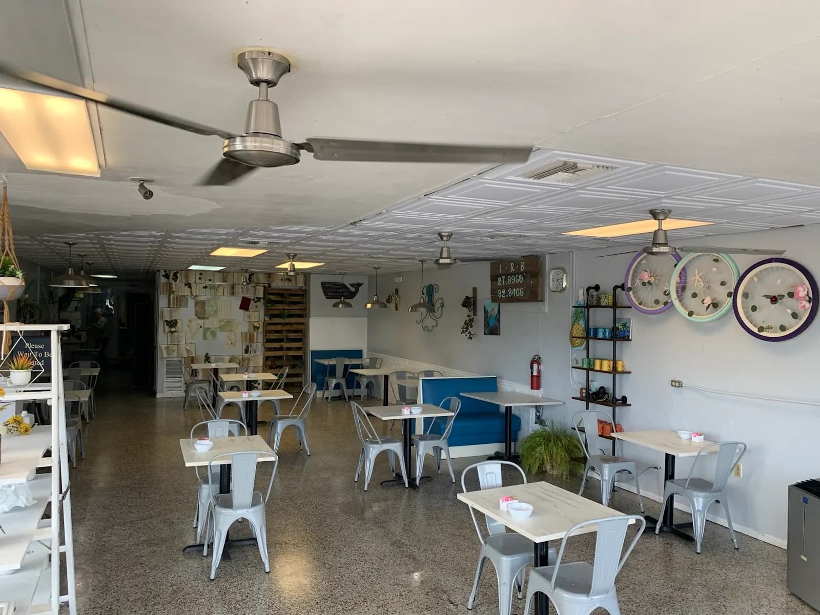 Sandy's Restaurant - Restaurant