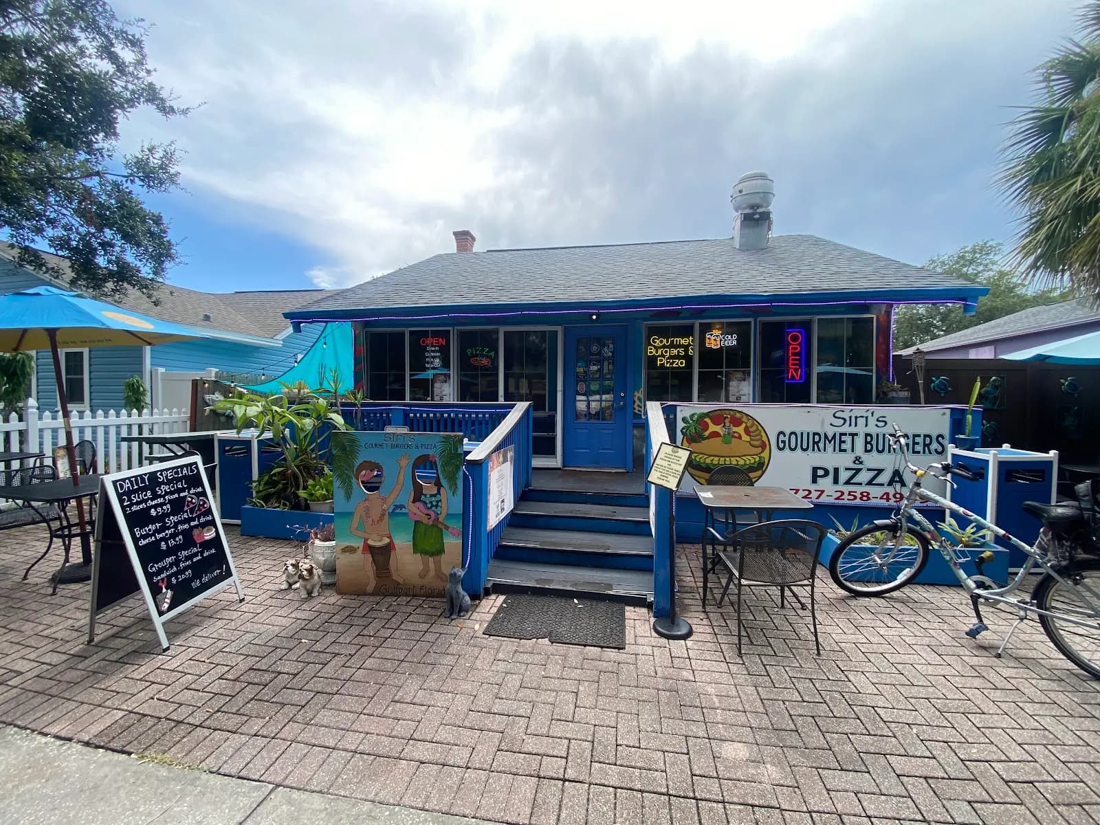 Siri's Gourmet Burgers & Pizza - Attraction