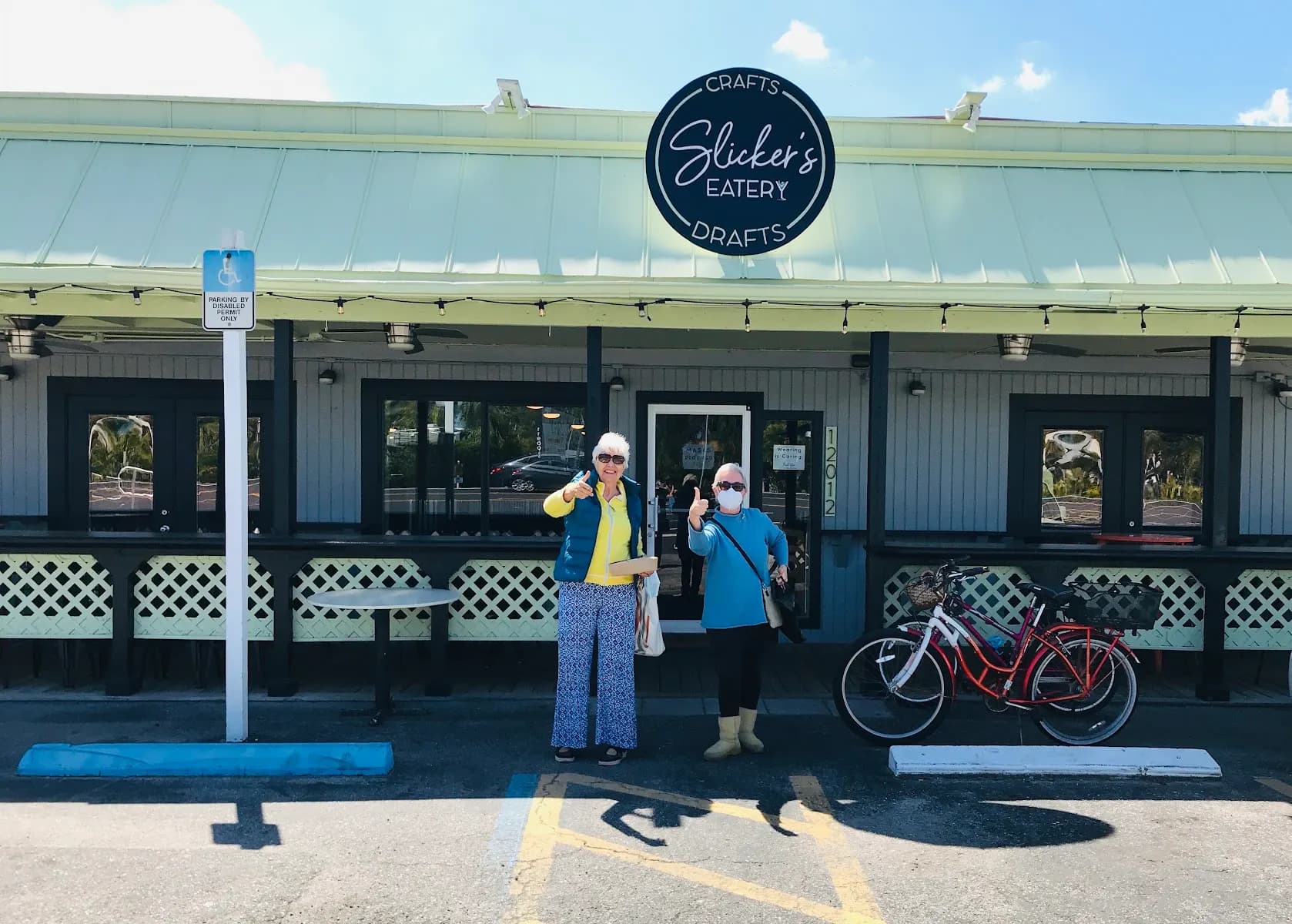 Slicker’s Eatery - Restaurant