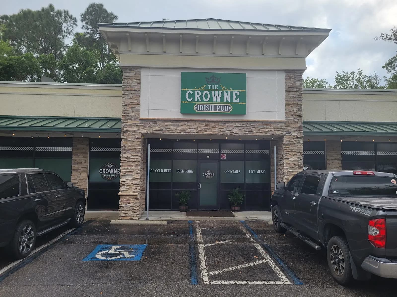 The Crowne Irish Pub