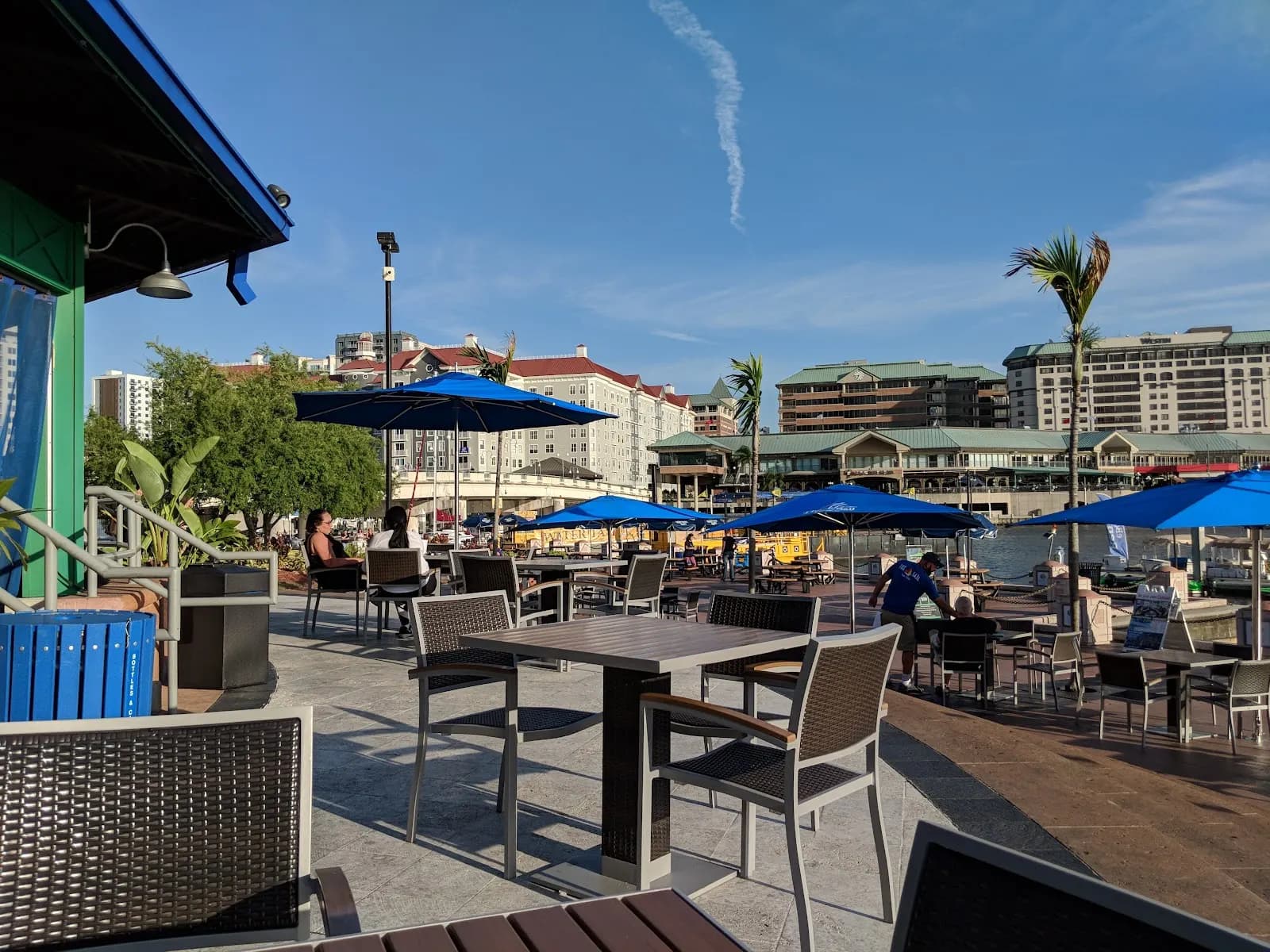 The Sail (with Big Ray's Fish Camp) - Restaurant