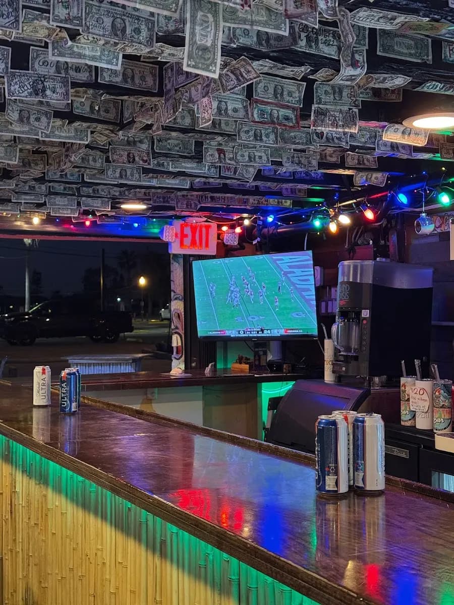 Tipsy Tiki Bar - Bar
